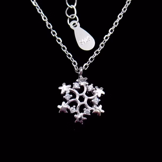 Einfache herzförmige Halskette aus Sterlingsilber mit hochglanzpoliertem CZ